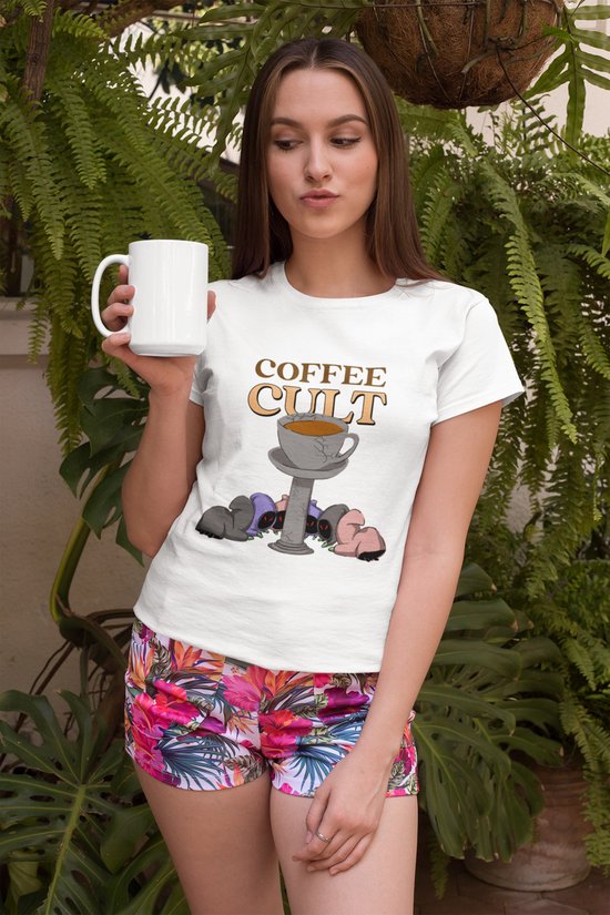 Shirt - Coffee cult - Wurban Wear | Grappig shirt | Koffie | Unisex tshirt | Koffiezetapparaat | Koffiebonen | Wit