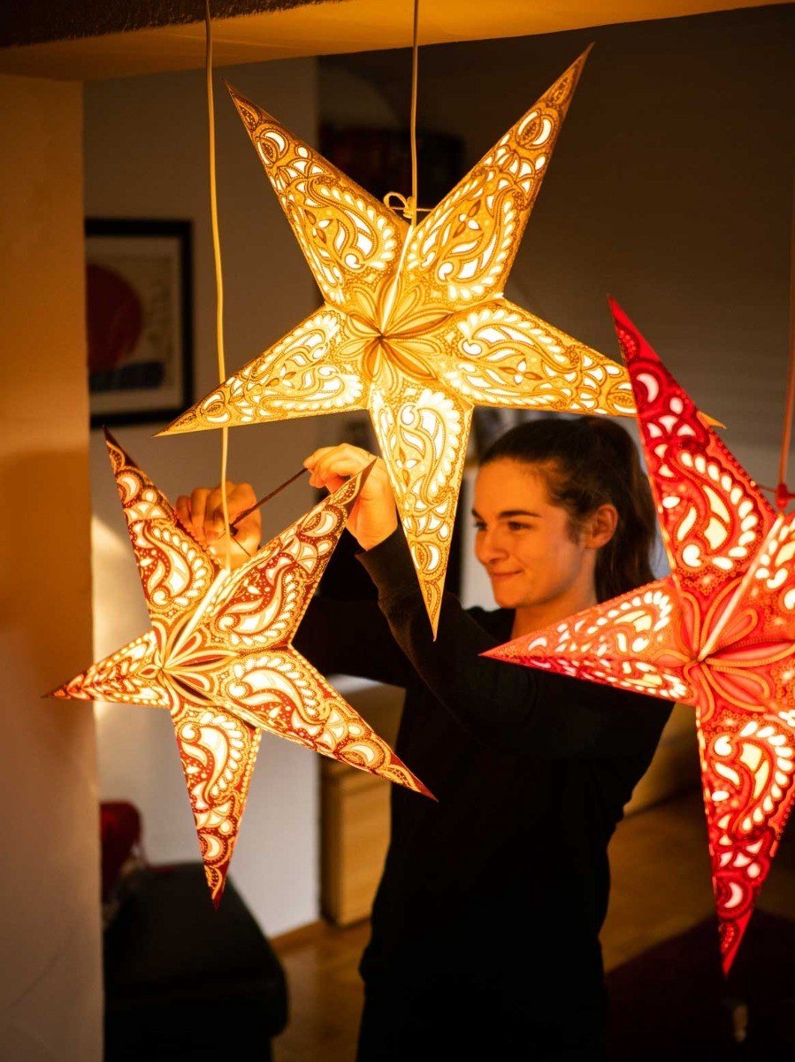 Kerstster papier met verlichting - 60 cm diameter, 24 cm diep - Kerst ster voor binnen - Ganesha Rood - FSC papier - Incl. 3 m. snoer met stekker, schakelaar en E14-fitting - Kerst Raam decoratie - Kerstversiering - Kerstverlichting – foto 6