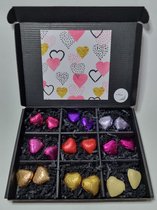 Hartjes Box met Chocolade Hartjes & Mystery Card 'Love - Hartjes' met persoonlijke (video) boodschap | Valentijnsdag | Moederdag | Vaderdag | Verjaardag | Chocoladecadeau | liefdevol cadeau