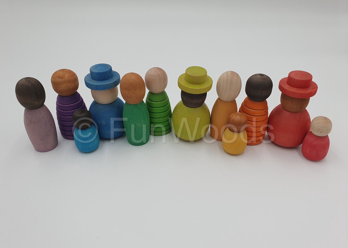 Houten poppetjes familie - 12 stuks - Regenboogkleuren - Open einde