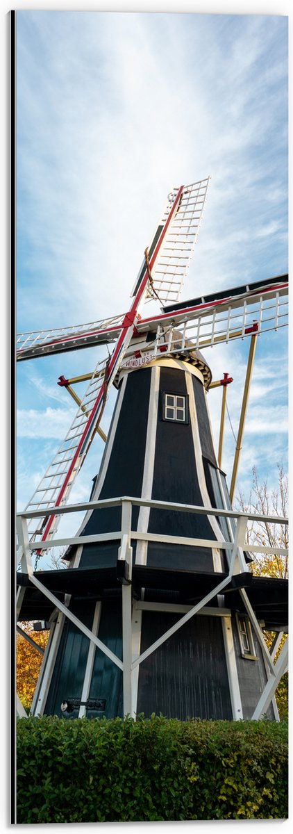 Dibond - Oude Zwarte Houten Windmolen onder Sluierbewolking - 20x60 cm Foto op Aluminium (Wanddecoratie van metaal)