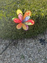 Windmolen met dubbele bloem - Multicolour - nylon + kunststof steker- dia 38+28 cm x hoogte 88 cm - Tuinaccessoires - Tuinstekers