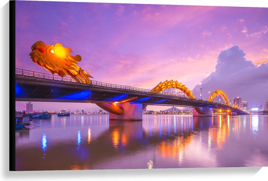 Canvas - Paarse Lucht boven Verlichte Dragon brug in Da Nang, Vietnam - 90x60 cm Foto op Canvas Schilderij (Wanddecoratie op Canvas)