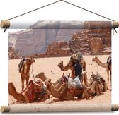 WallClassics - Textielposter - Kamelen in de Woestijn - 40x30 cm Foto op Textiel