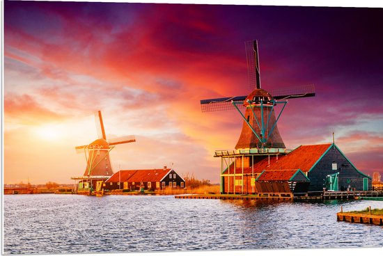 PVC Schuimplaat - Nederlandse Windmolens aan het Water onder Paars met Oranje Lucht - 90x60 cm Foto op PVC Schuimplaat (Met Ophangsysteem)