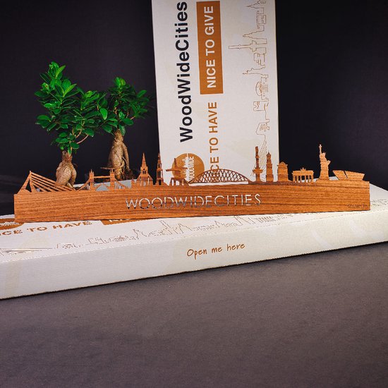 Skyline Oosterwolde Walnut - 80 cm - Décoration de la maison - Décoration murale - Plus de villes disponibles - Idée de salon - City Art - City art - Cadeau pour lui - Cadeau pour elle - Anniversaire - Mariage - WoodWideCities