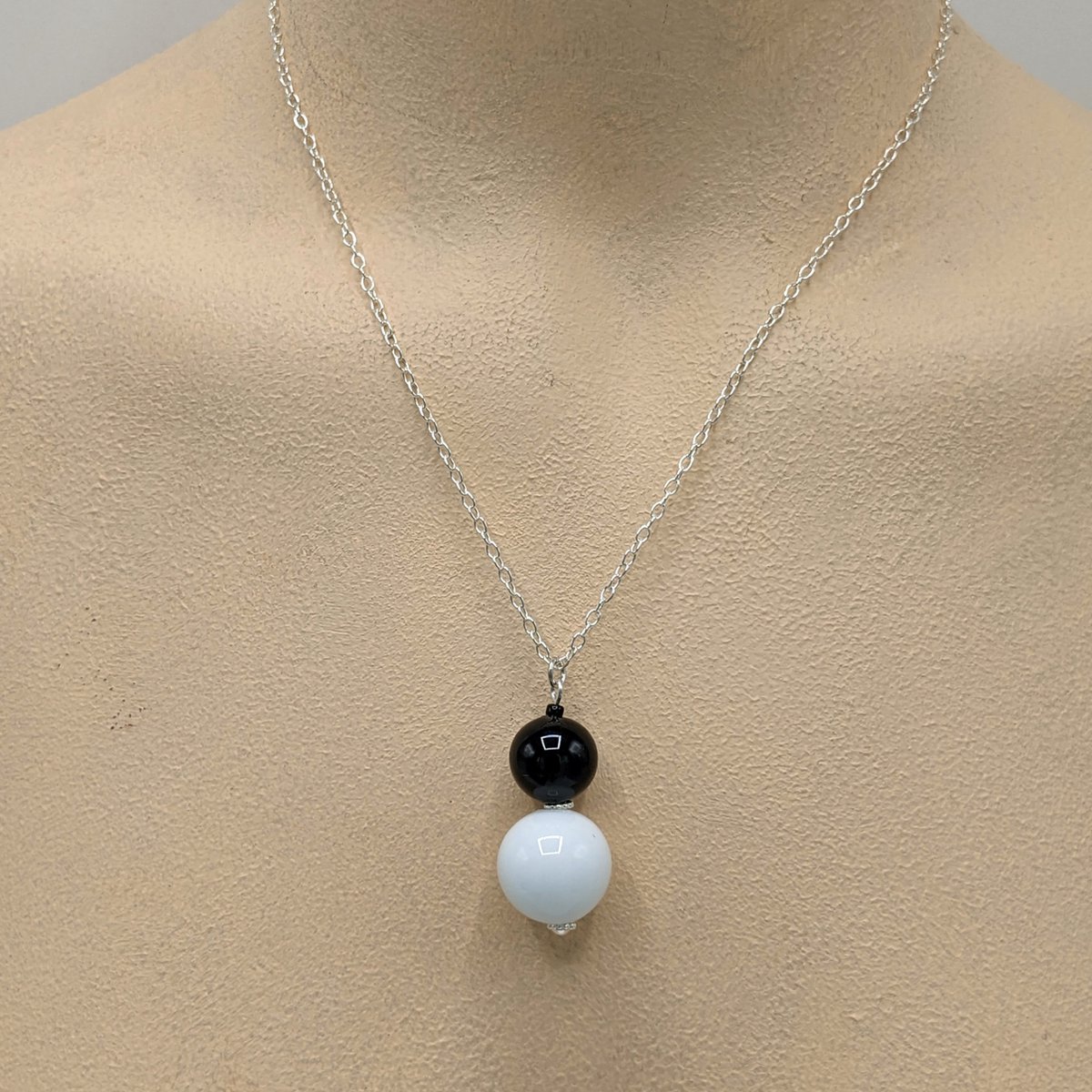 M-apART-hanger-glaskraal2-witzwart-925-zilver-detail