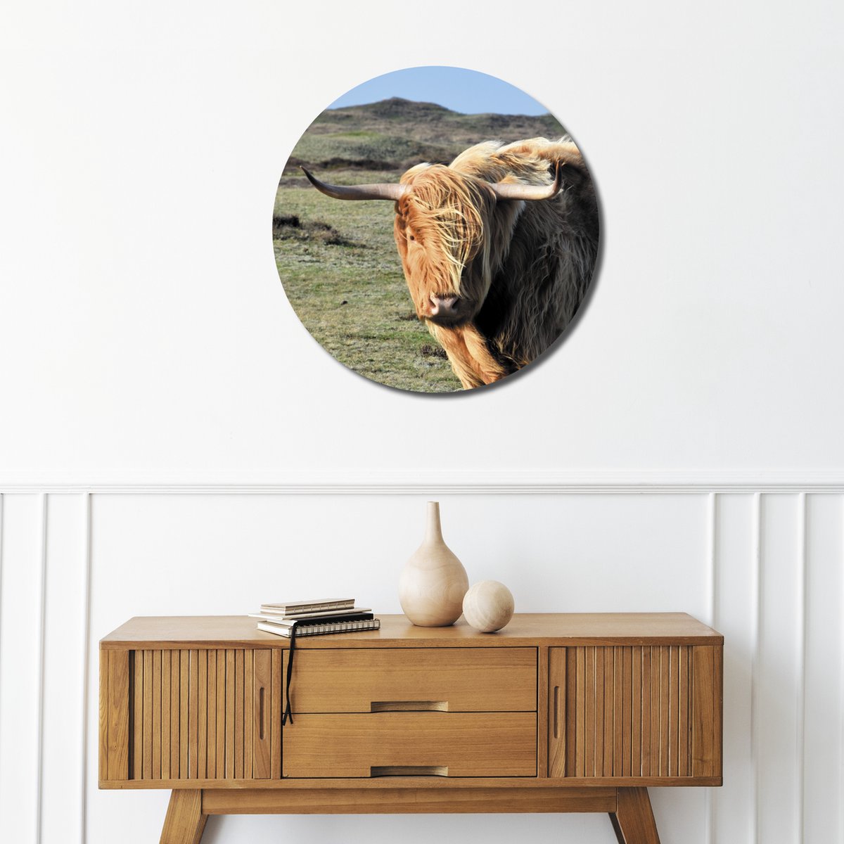 Texelphotos.nl - Muurcirkel -Texel Schotse Hooglander - Wanddecoratie rond - Wandcirkel - Schotse Hooglander - Strand – Duinen - Natuur - Dieren - Aluminium - Dibond - 50x50 cm - Binnen en Buiten.