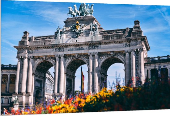 WallClassics - Plaque de Mousse PVC - Monument à Bruxelles avec Fleurs - 150x100 cm Photo sur Plaque de Mousse PVC