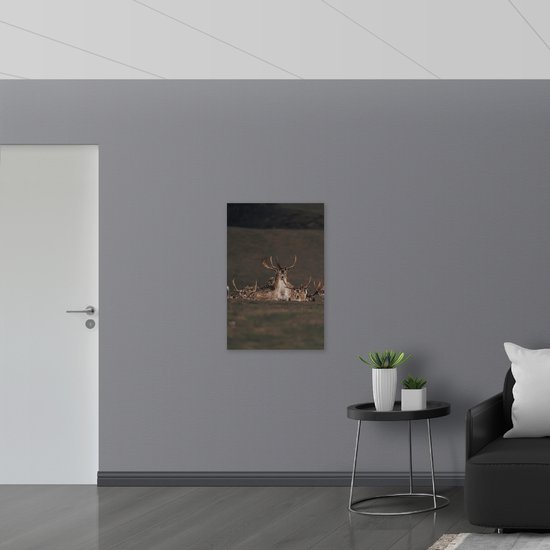 WallClassics - Dibond - Herten met grote Geweien - 60x90 cm Foto op Aluminium (Wanddecoratie van metaal)
