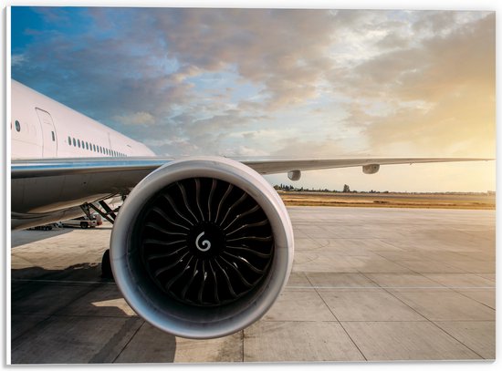 PVC Schuimplaat - Motor van Wit Vliegtuig op Vliegveld - 40x30 cm Foto op PVC Schuimplaat (Met Ophangsysteem)