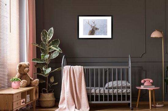 Photo en cadre - Cerf en cadre photo hiver noir avec passe-partout blanc 40x60 60x40 cm - Affiche sous cadre (Décoration murale salon / chambre)