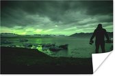 Man die het Noorderlicht bekijkt in IJsland poster papier 60x40 cm - Foto print op Poster (wanddecoratie woonkamer / slaapkamer) / natuurverschijnselen Poster