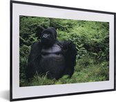 Fotolijst incl. Poster - Een enorme Gorilla in een groen regenwoud - 40x30 cm - Posterlijst