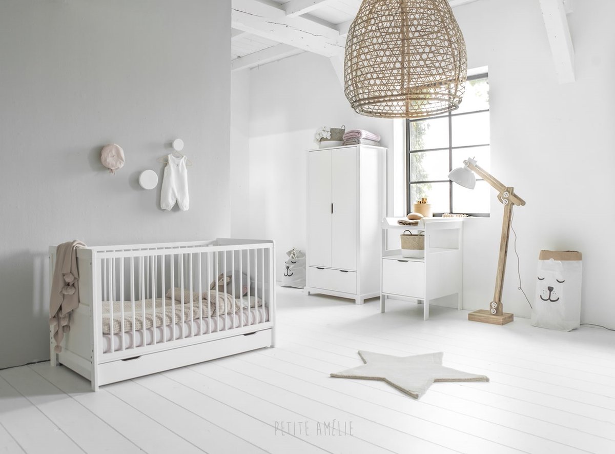 Lit bébé Petite Amélie ® - Lit bébé avec matelas blanc 70x140 cm - lit  évolutif 0 - 6... | bol.com