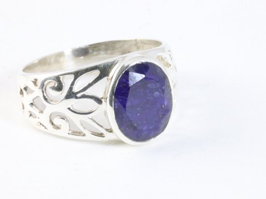 Opengewerkte zilveren ring met blauwe saffier - maat 17.5