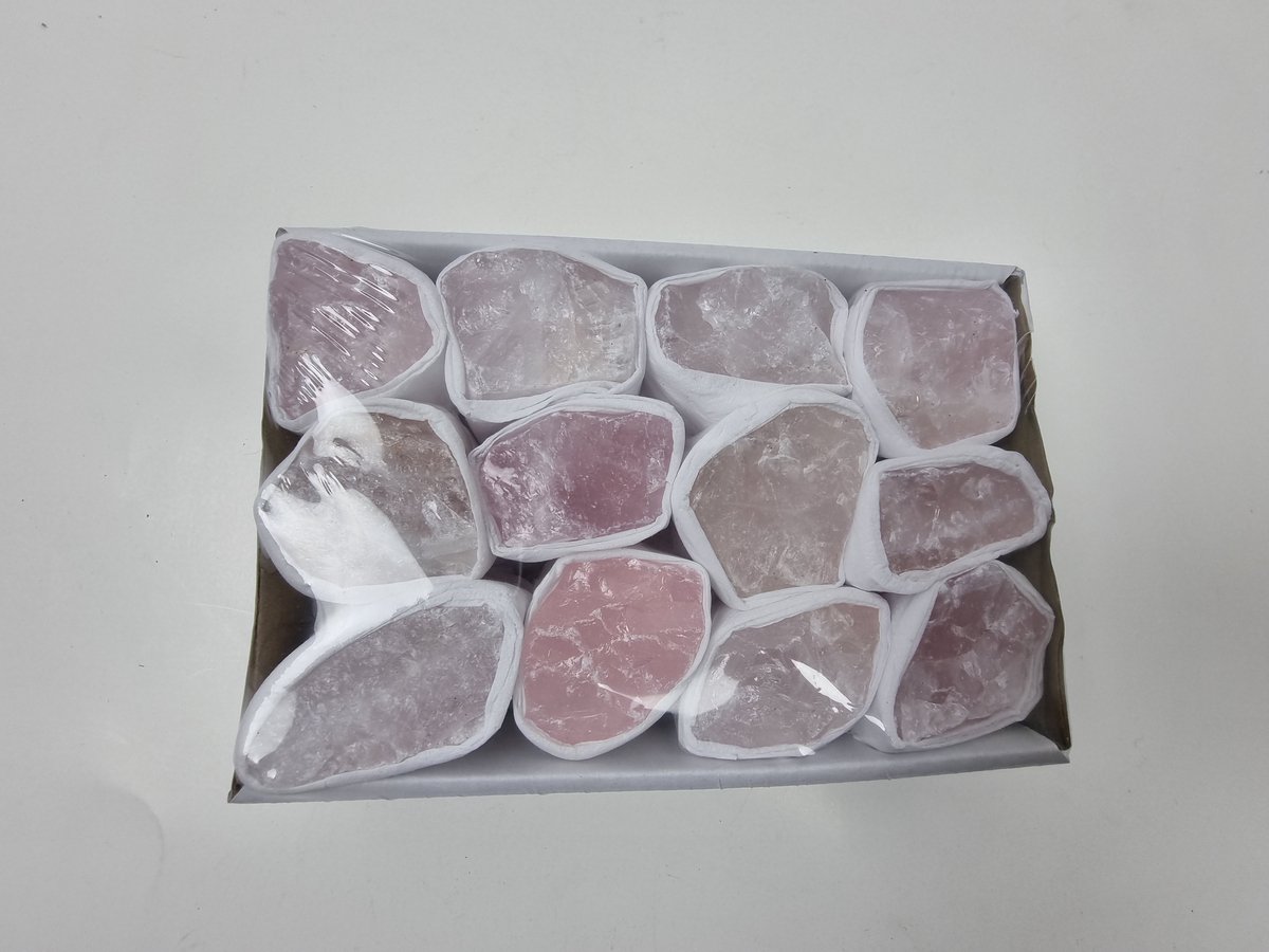 Western Deco - 12x Rose Quartz Brazilië - Power Box - 0.8/0.9kg Mineralen