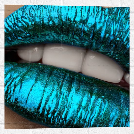 Muursticker - Close-up van Metallic Blauwe Lippen - 50x50 cm Foto op Muursticker