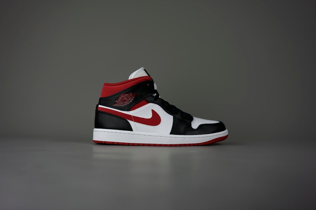 Air Jordan 1 Mid Gym Red Black White - 554724-122 - Maat 42.5 - Rood;Zwart; Wit - Schoenen | bol