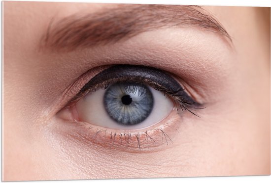 Acrylglas - Close-up van Opgemaakt Blauwkleurig oog - 105x70 cm Foto op Acrylglas (Met Ophangsysteem)