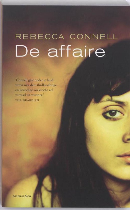 Voorzijde van 'De affaire' door Rebecca Connell met een close-up van een vrouw.