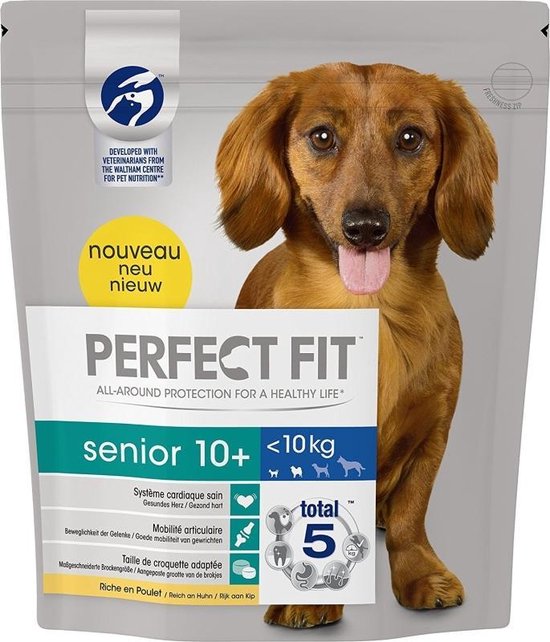 Verpakking Perfect Fit Senior hondenvoer <10 kg met kip. Een bruine teckel is te zien op de voorkant.