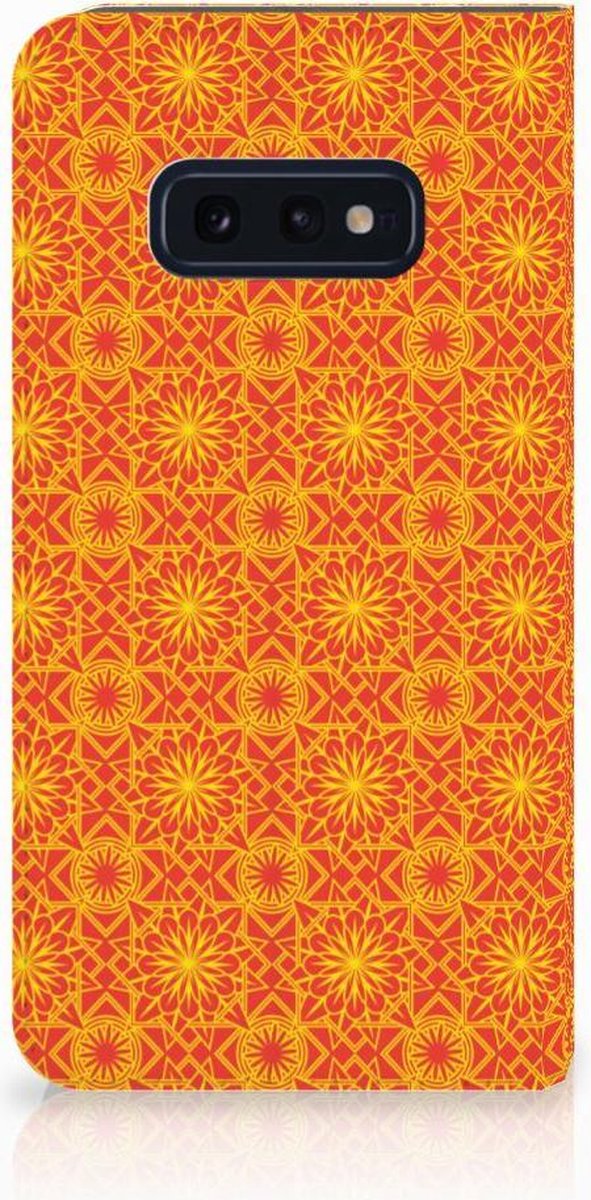 Samsung Galaxy S10e Hoesje met Magneet Batik Oranje