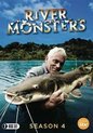 River Monsters Seizoen 4 dvd cover met een man die een grote meerval vasthoudt.