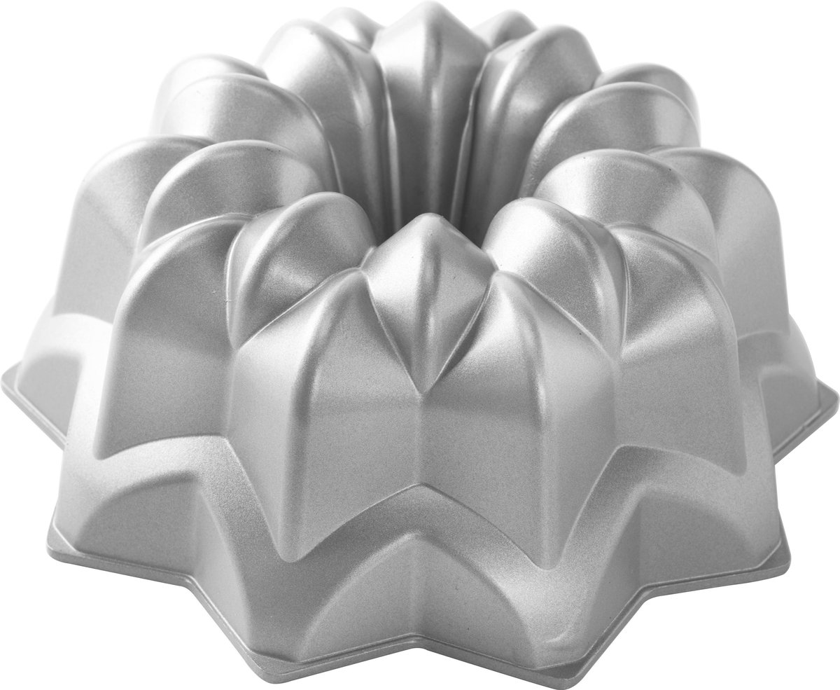 Nordic Ware Heritage Bundt Pan 10 Cups or 2.36 Litres Review