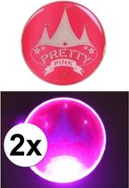 2x Toppers Pretty Pink buttons verkleedaccessoire met licht - broche