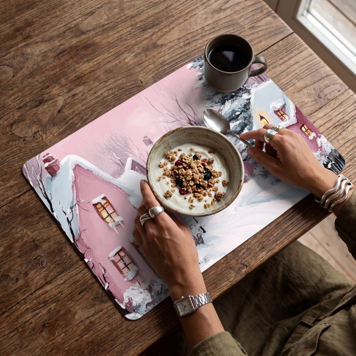 Placemats 45x30 cm - Placemat kunststof - 1 stuk - Kerstdorp - Roze - Winter - Sneeuw - Huizen - Borden onderleggers - Decoratie voor op tafel - Keuken tafeldecoratie accessoires - Vinyl onderlegger - Tafelversiering – foto 2