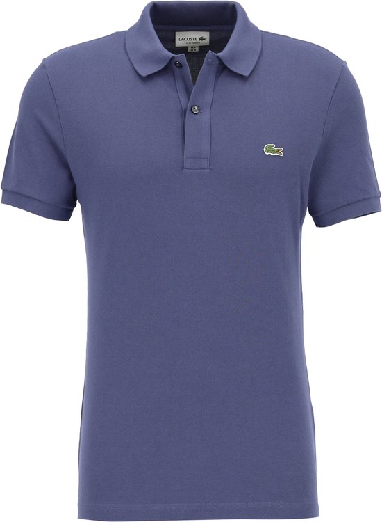 Donkerblauw Lacoste poloshirt met korte mouwen, geborduurd logo op borst, knoopsluiting.