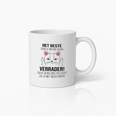 Witte mok met illustratie van een kat die middelvingers opsteekt. Tekst: 'Het beste voor je nieuwe baan Verrader!'