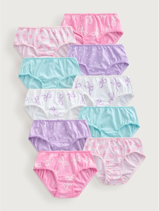 Set van tien slips in diverse kleuren en prints, waaronder roze, blauw en paars met strikjes- en hartjespatronen.
