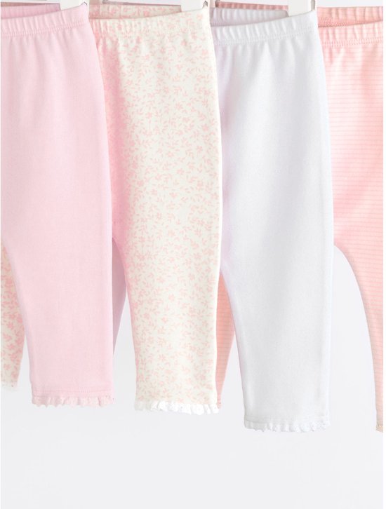 Vier leggings in zachtroze, met bloemenprint, wit en roze gestreept. Kanten randjes aan de onderkant.