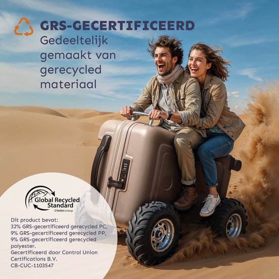 Gevuld met een Princess Traveller koffer, zittend op woestijnzand. GRS-gecertificeerd, 32% gerecycled PC.