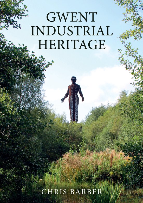 Boek met de titel 'GWENT INDUSTRIAL HERITAGE' door CHRIS BARBER. Een standbeeld van een mensfiguur staat op een heuvel omringd door groen.