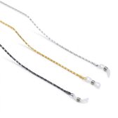 Drie brillenkoorden in goud-, zilver- en zwarttinten met fijne schakels en antislip uiteinden.
