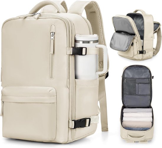 Beige rugzak met een witte thermosbeker in het zijvak en een open compartiment met kleding en een laptopvak.