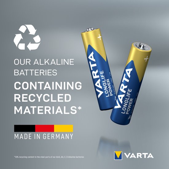 Twee Varta Longlife Power AAA batterijen, goudkleurig met blauwe opdruk, 'Made in Germany' en recycling symbool.