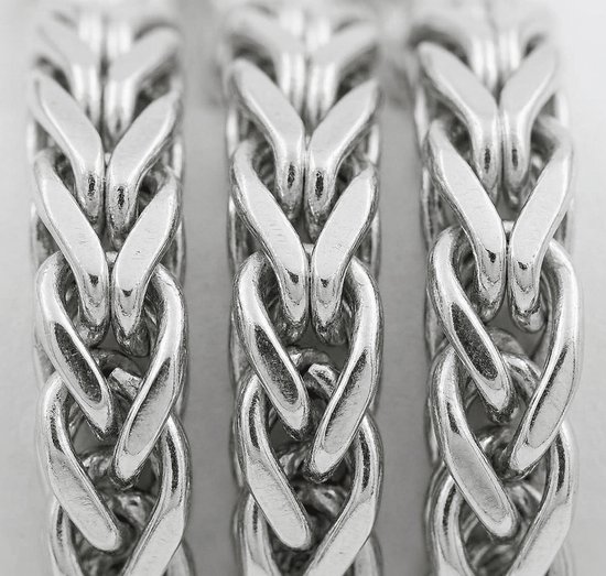 Close-up van een zilverkleurige Franco schakelketting, drievoudige weergave van de schakels.