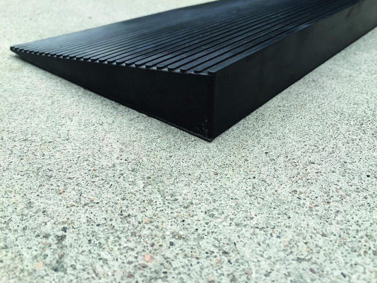 Drempelhulp Rubber - Oprijplaat Stoep - Obstakels Overbruggen - Antislip Materiaal - 35 x 200 mm - Zwart