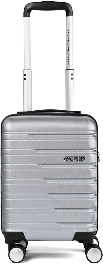 Zilverkleurige American Tourister trolley met telescopische handgreep en vier wielen.