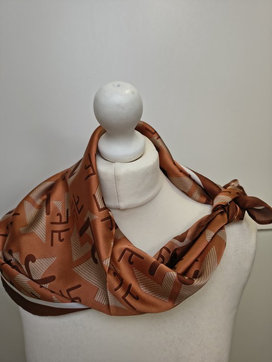 Vierkante dames sjaal Pleun-fantasiemotief-terracotta wit bruin-70x70-neksjaal-halssjaal
