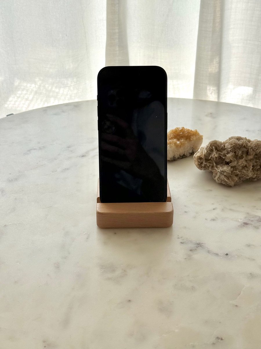 Houten telefoonhouder - telefoonhouder bureau - telefoon standaard - tablet standaard – Scandinavisch - Naturel kleur - houten tablethouder - telefoon houder - telefoonstandaard - telefoon houder bureau - Hoogwaardige kwaliteit — cadeau in Telefoon & Tablet - foto 3