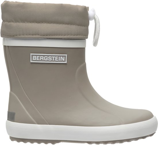 Zandkleurige Bergstein regenlaars met witte zool, logo en trekkoord aan de boord.