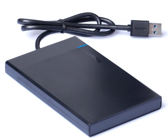 Zwarte UGREEN externe harde schijf behuizing met opgerolde USB 3.0 kabel.