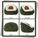 Vier weergaven van een groene avocadovormige zitzak met een witte, zachte binnenkant en een bruine pit.