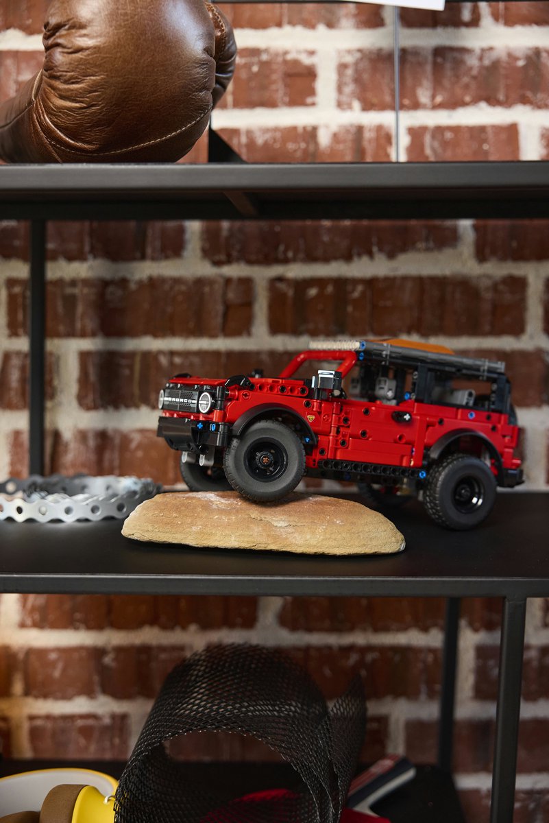 LEGO® Technic Ford Bronco® SUV Modelauto - 42213 — afbeelding 12