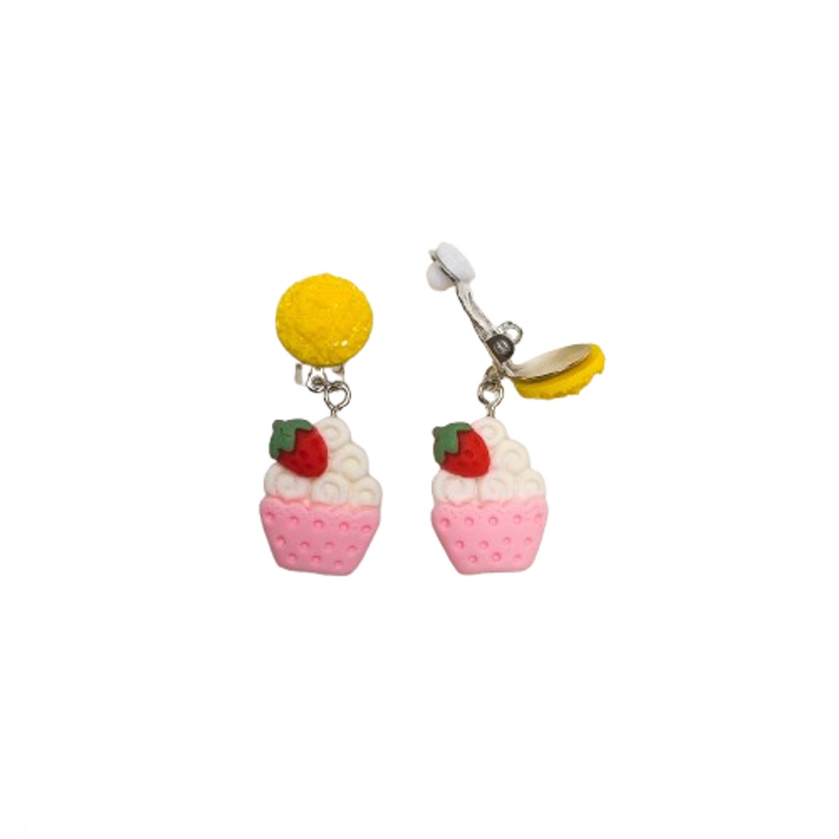 Klipoorbellen.com - Cupcake Yellow - Kinderoorbellen - Clipoorbel - Klipoorbellen - Nepoorbellen - Kinder oorbellen clip - oorclips kids